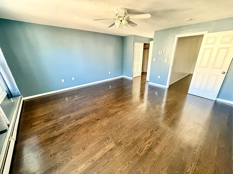 210 W 6th St — Photo 10