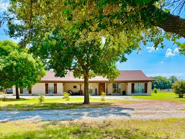 5026 Upper Montague Rd, Bowie, TX 76230