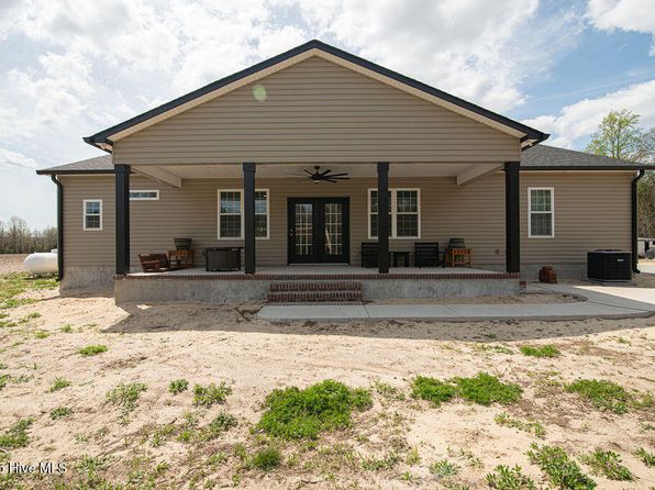1560 White Oak River Road, Maysville, NC 28555
