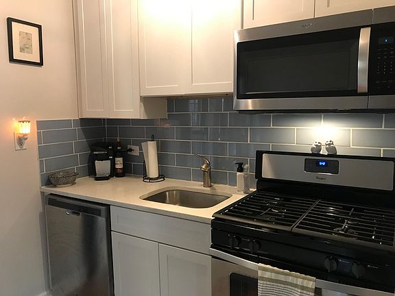 3rd image of 2005 W Farragut Ave #1