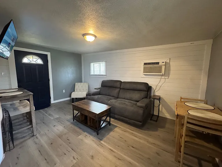 4813 Sayre Ave — Photo 6