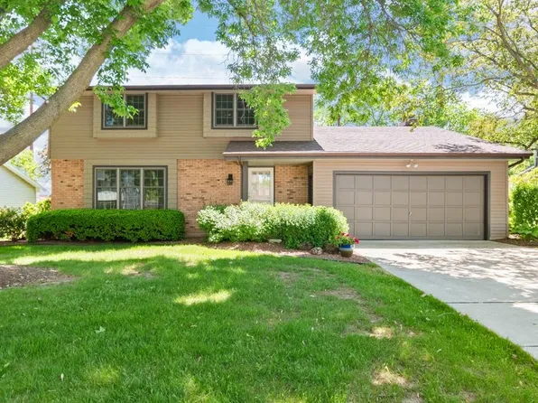 518 Sunrise Ln, Green Bay, WI 54301