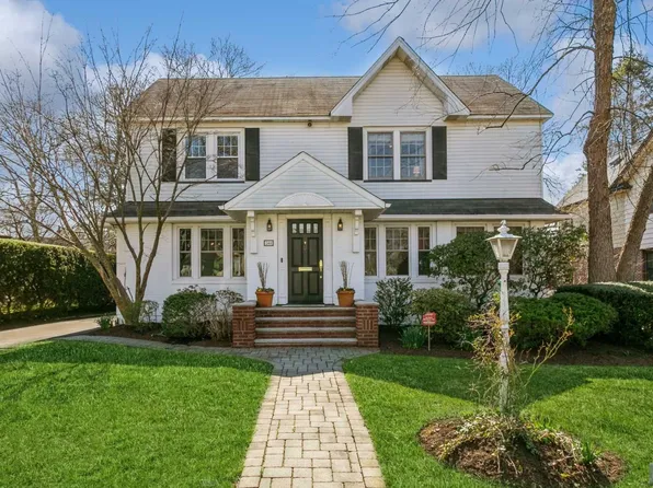 344 Vandelinda Ave, Teaneck, NJ 07666