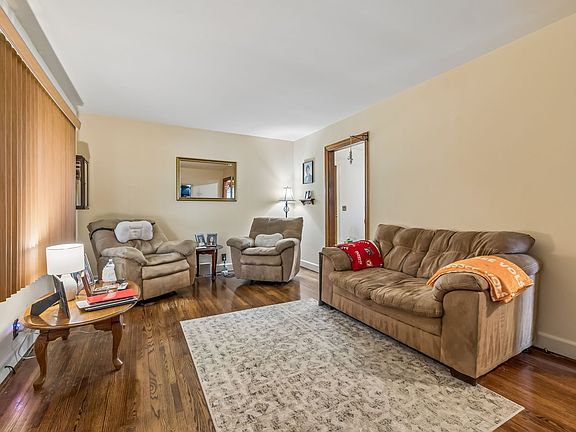 3rd image of 611 Templewood Dr