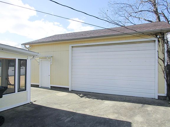 2nd image of 3049 Santa Valley St
