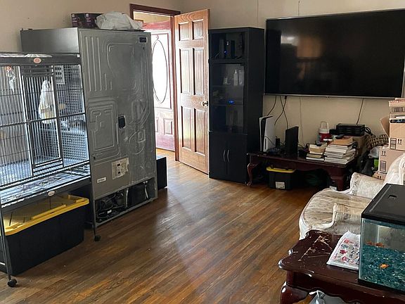 2nd image of 354 Buel Ave