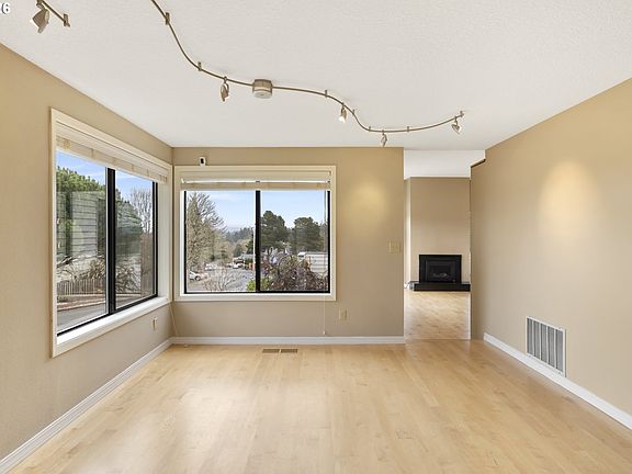 5th image of 15917 NE 31st Ave