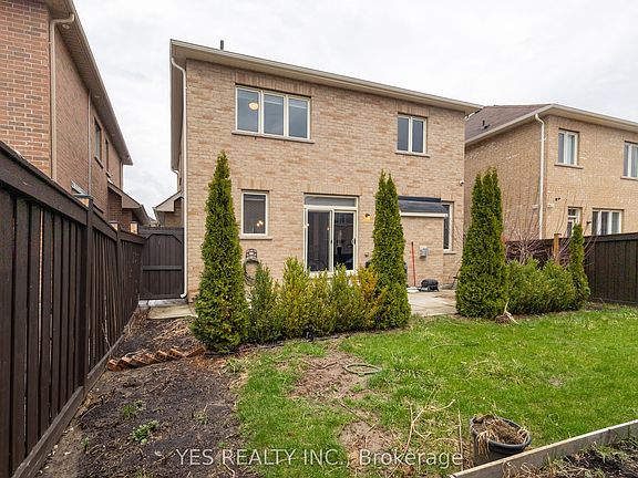 3rd image of 34 Newhouse Blvd