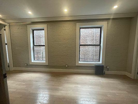 5th image of 612 W 182nd St #B3