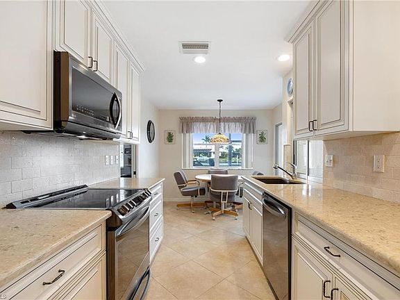 5th image of 558 Macedonia DR
