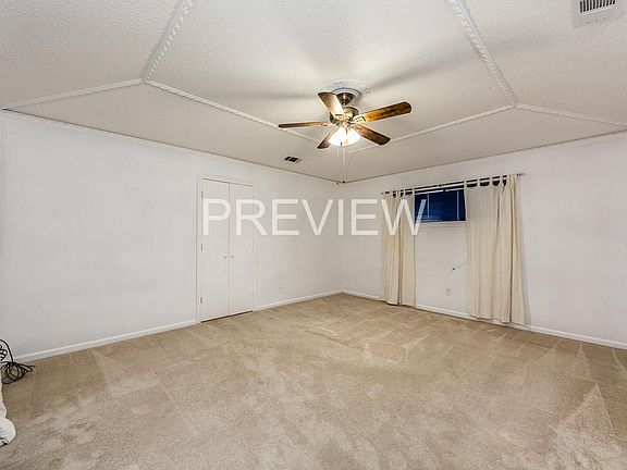 3rd image of 1001 N Park Dr