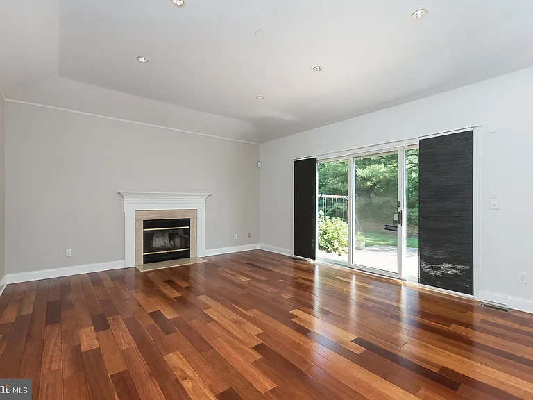 30 Leicester Ct — Photo 12