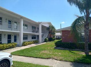 330 Brandy Wine Dr BUILDING 330-300, Largo, FL 33771