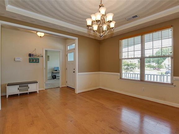 5th image of 1004 Joan Ct
