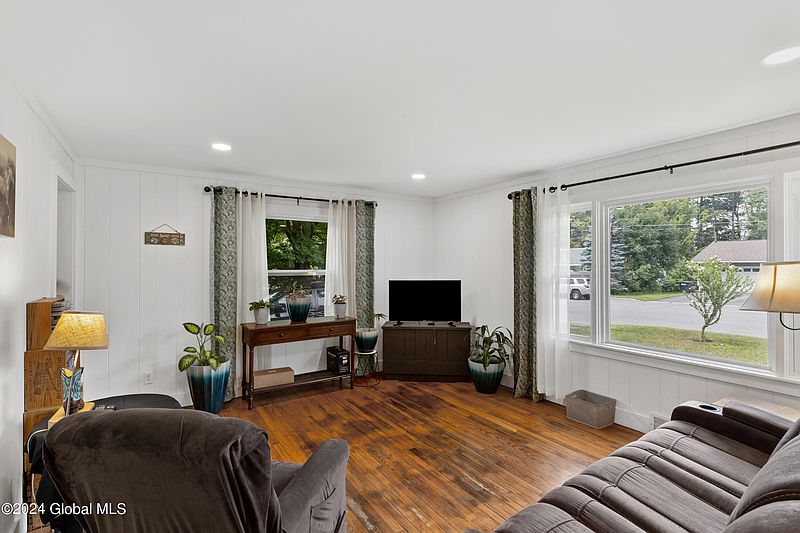 3rd image of 28 Beech Street
