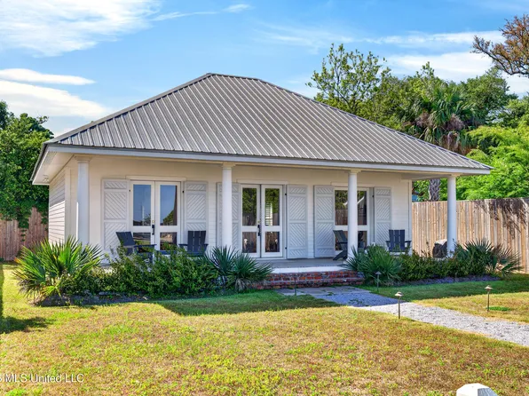 506 N Beach Blvd, Bay Saint Louis, MS 39520