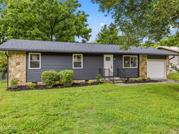 1715 Ambling Ln, Knoxville, TN 37912