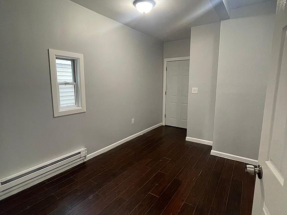 5th image of 910 Quincy Ave Floor 1