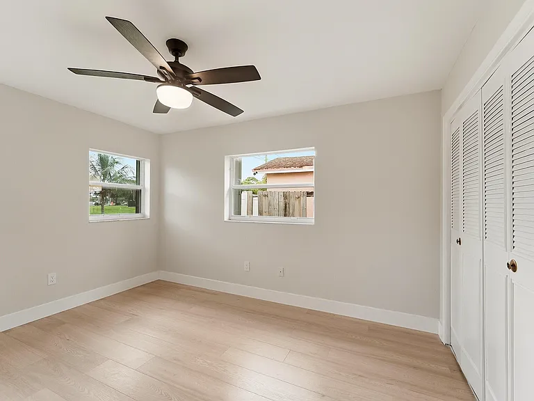 22267 SW 57th Ave — Photo 18