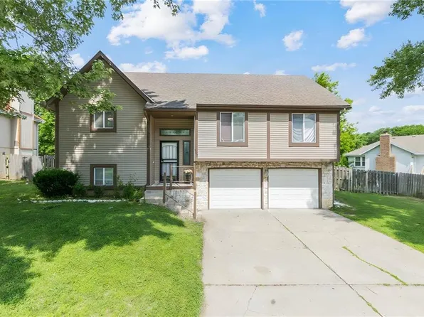403 NE Station Dr, Lees Summit, MO 64086