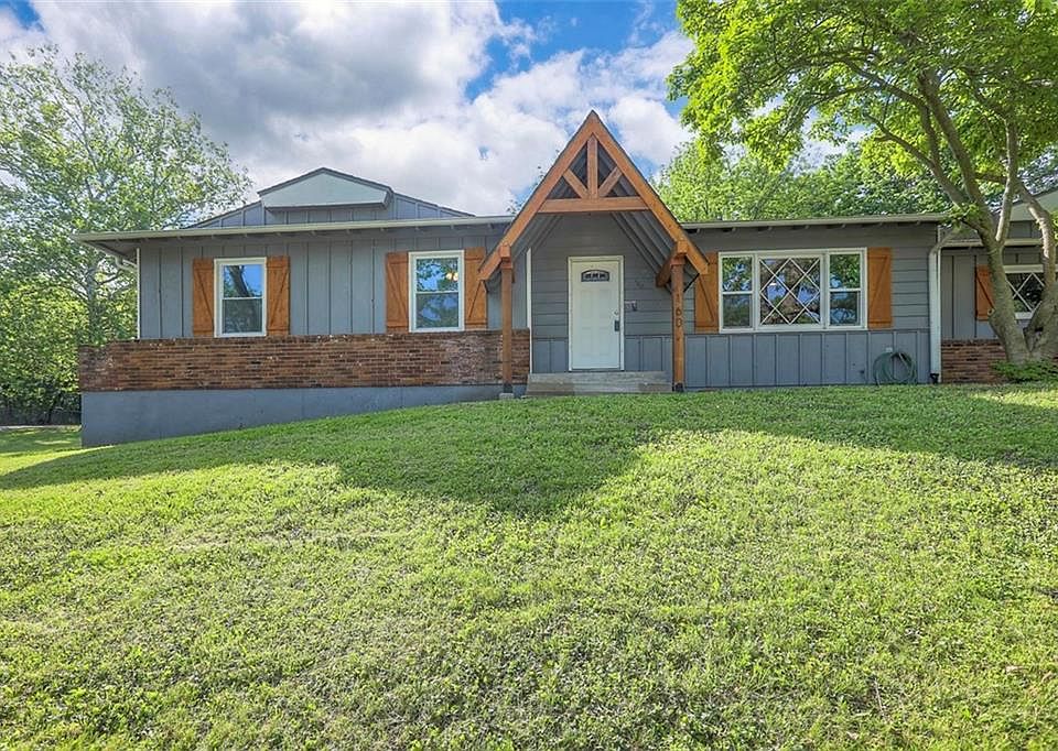 1st image of 160 Dockside Cir