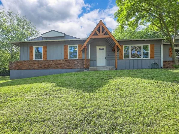 160 Dockside Cir, Lake Tapawingo, MO 64015