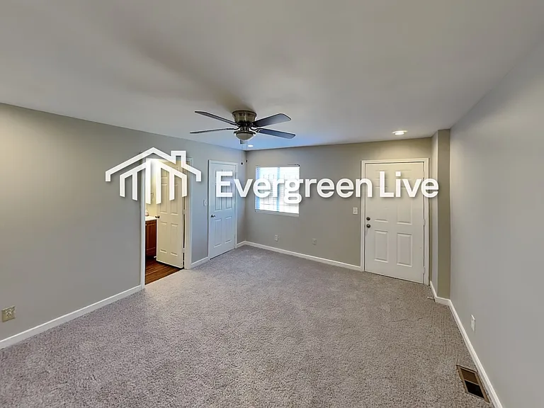 1381 Sharon St NW — Photo 8