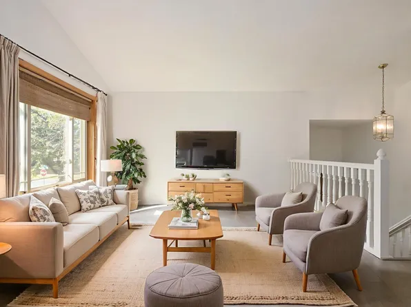 300 Butternut Ln, Burnsville, MN 55306