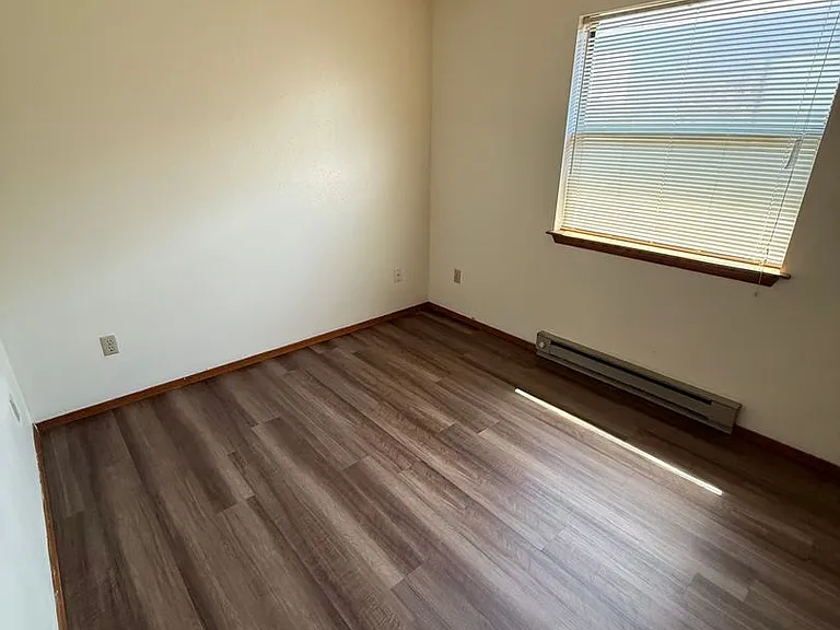 913 W 15th Ln — Photo 14