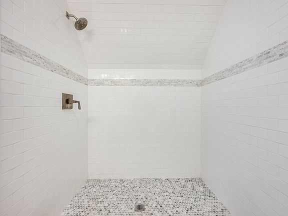 4th image of 11 Harvard St