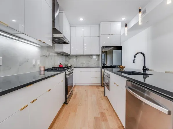 39 Boyd Ave #Penthouse 4, Jersey City, NJ 07304