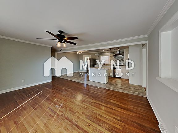 3rd image of 304 W Buckoak St