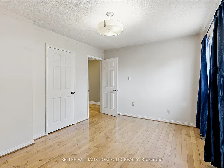 73 Jessica Gdns — Photo 29