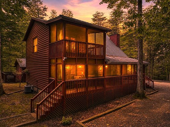 2nd image of 105 Blackberry Falls Ct
