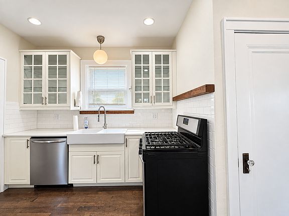 5th image of 43 Estella Ave