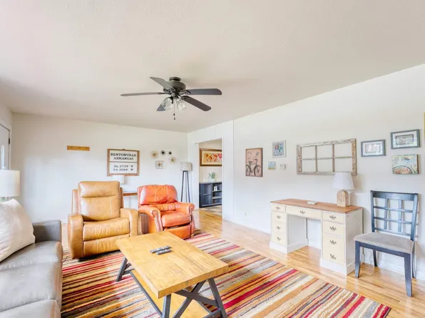 312 Crestview Dr #Id1297039p, Bentonville, AR 72712