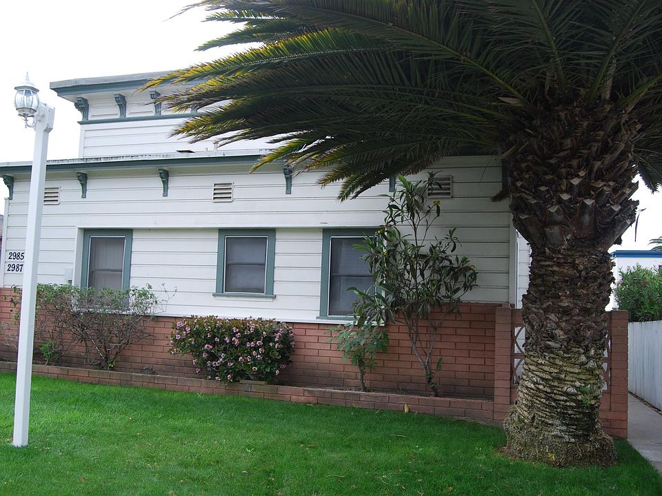 Front of the building of 4 units each with a private entrance
