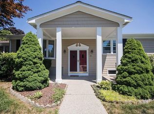 23 Oakhurst Dr, Smithfield, RI 02828