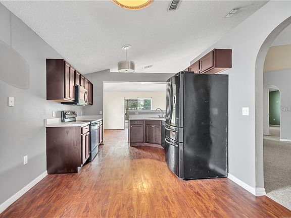 4th image of 1820 Emily Dr
