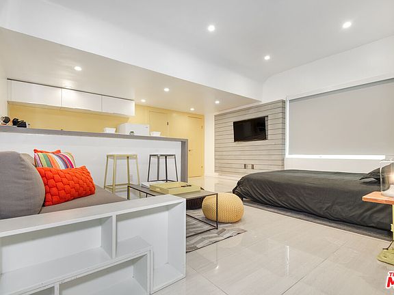 2nd image of 508 N Kings Rd #5