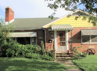 110 E 6th St, Flora, IL 62839