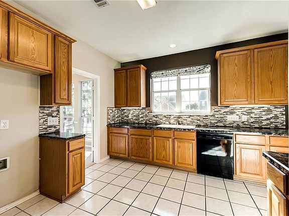 3rd image of 2401 Elliott Ave