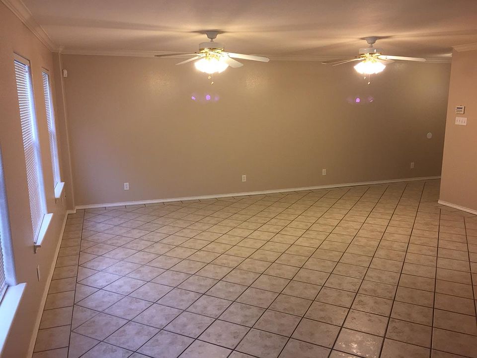 1st image of 2607 Nassau St