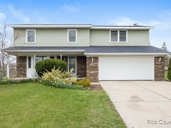 2253 Fawnwood Dr SE, Kentwood, MI 49508