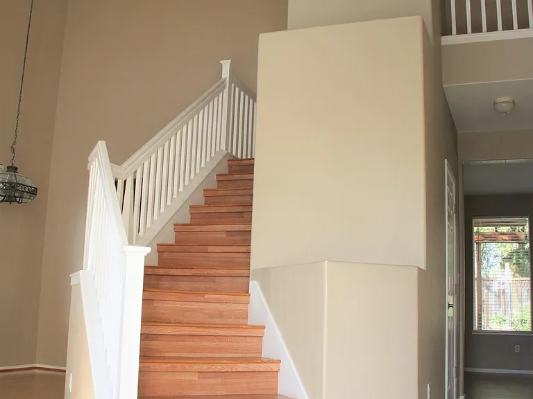 727 Sunlight Dr — Photo 2