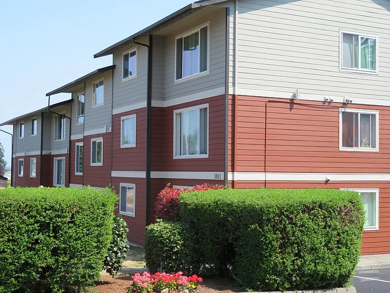 Riverdale Apartments — Photo 37
