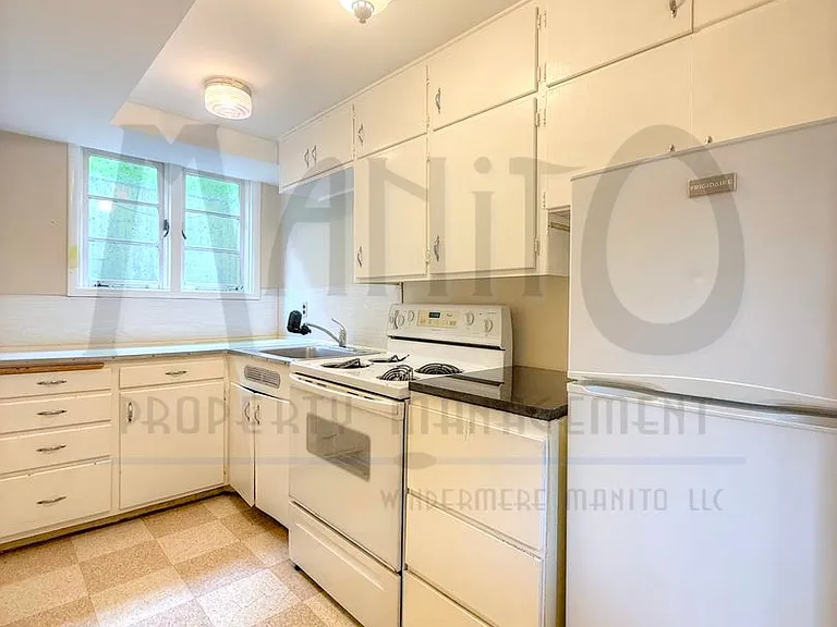 6 S Oak St — Photo 5