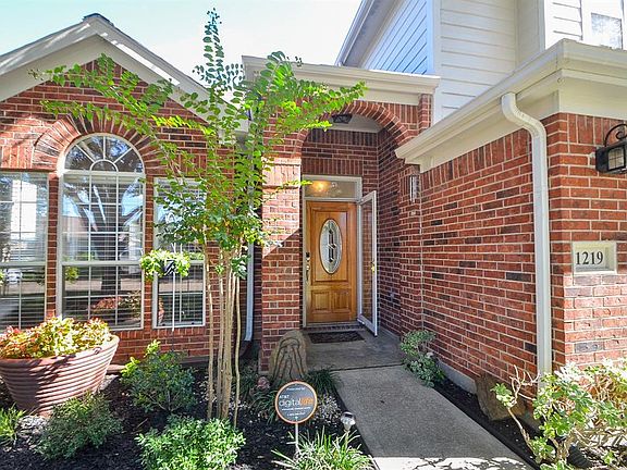 2nd image of 1219 Brook Grove Dr
