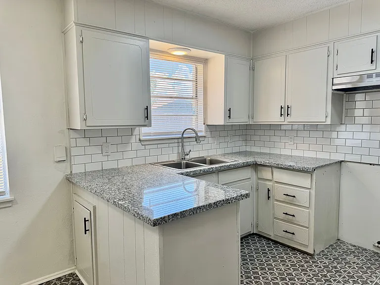4615 Grinnell St #106 — Photo 6