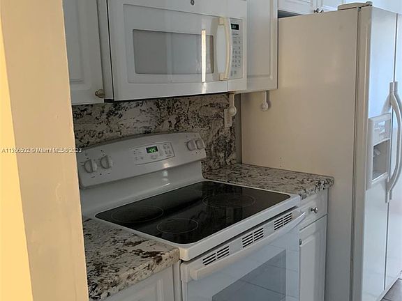 5th image of 161 Lakeview Dr APT 201